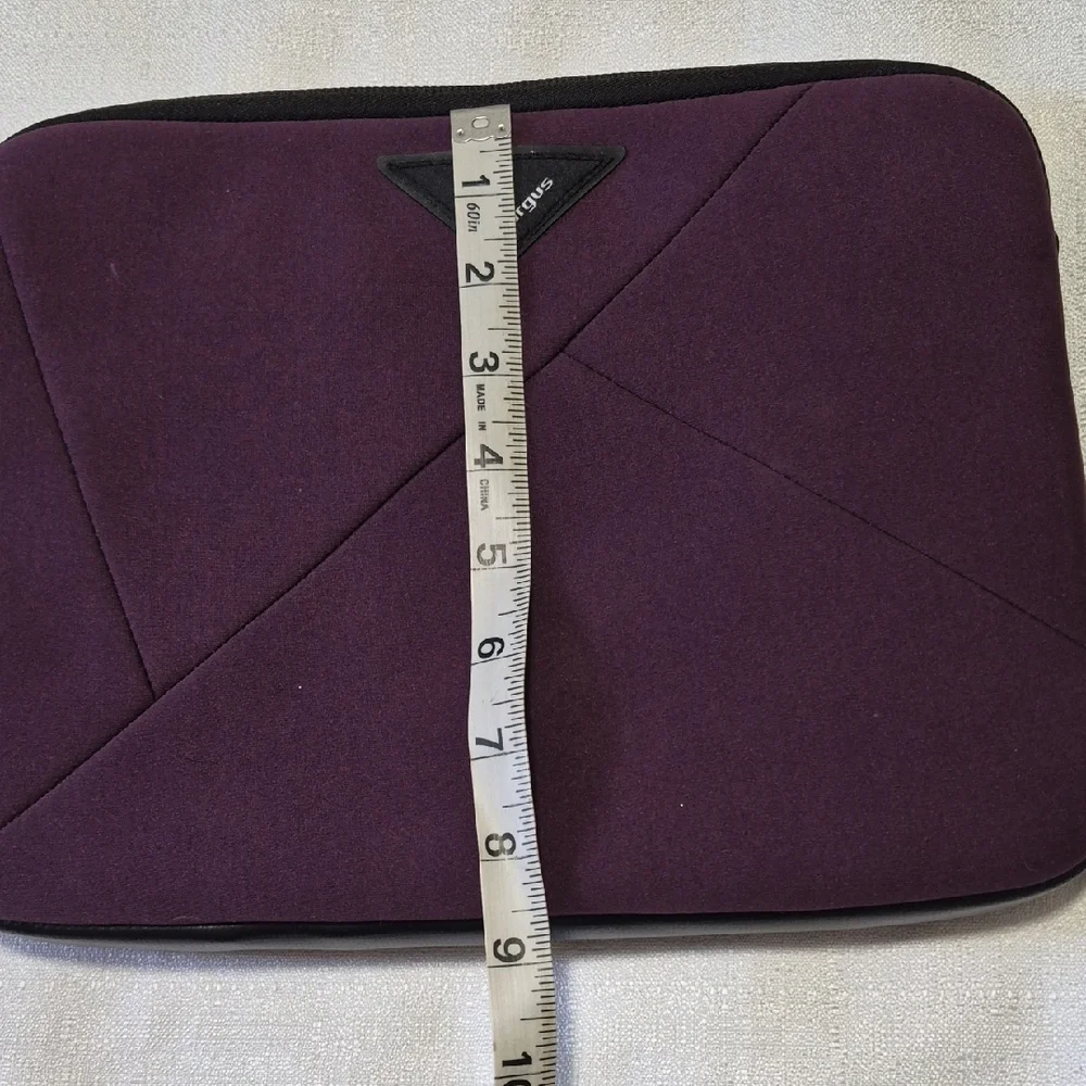 Targus Plum Purple Tablet Travel Carrying Sleeve Case Zipper Closure Padded